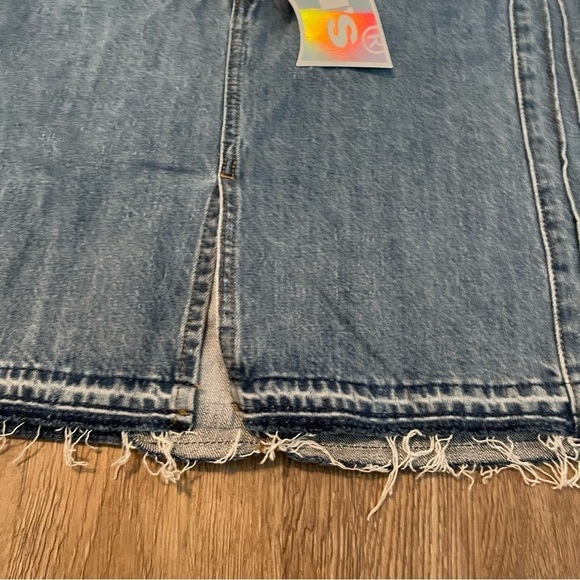 NWT LEVI'S PRIDE SKIRT Denim Front Slit Knee Length Y2K Vibes Women's Size Large - Picture 6 of 14